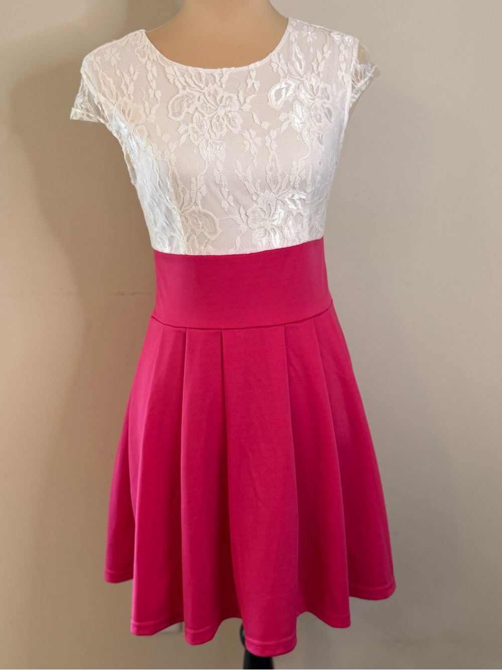 Fei Tong hot pink & white lacy pleated mini dress cap sleeves SM